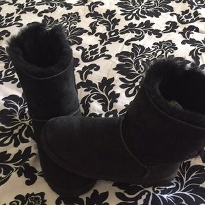 UGG like new big kids / women size 6